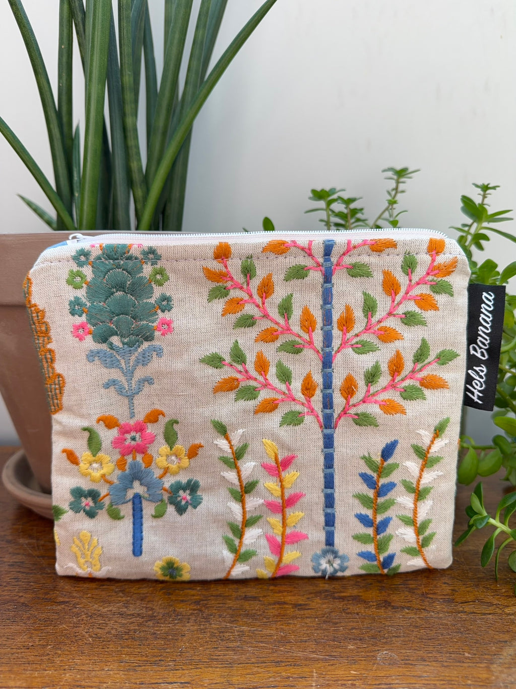 Broderie Snap-on Pouch