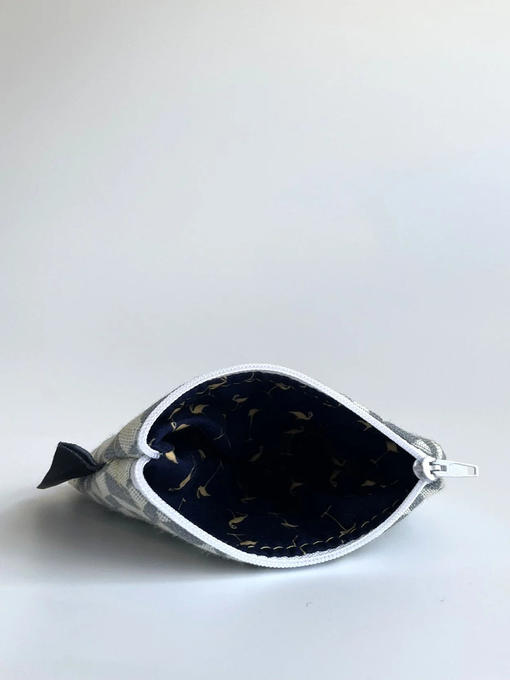 Twist coin purse