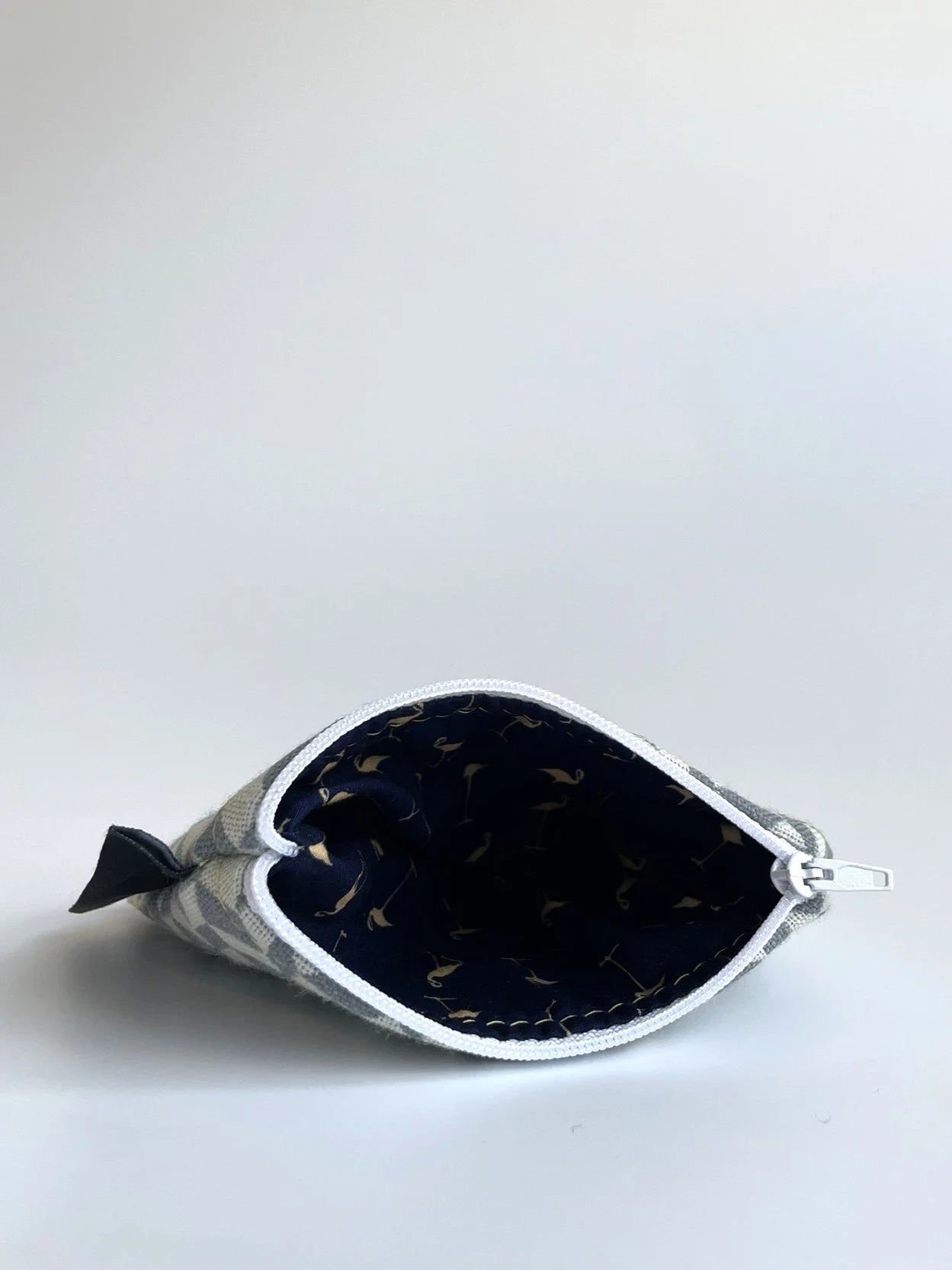 Twist coin purse